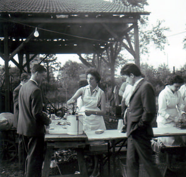 Archiv Heimatverein Oeffingen - Musikfest Roberts Garten 1950
